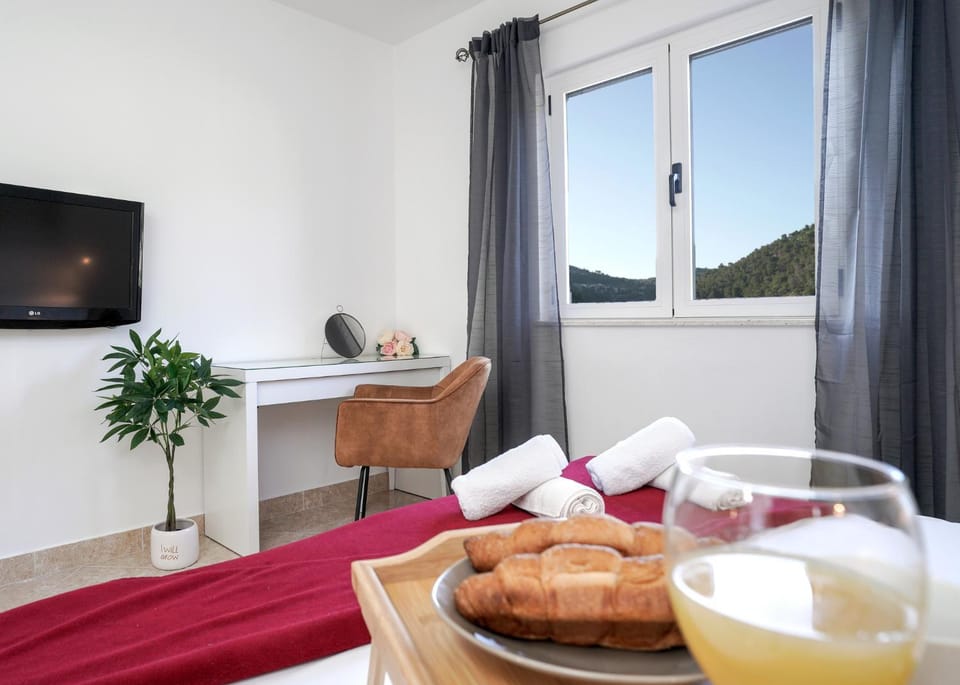 Bed, TV and multimedia