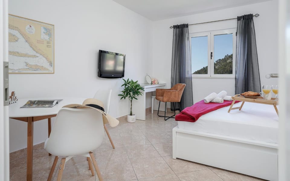 Bed, TV and multimedia