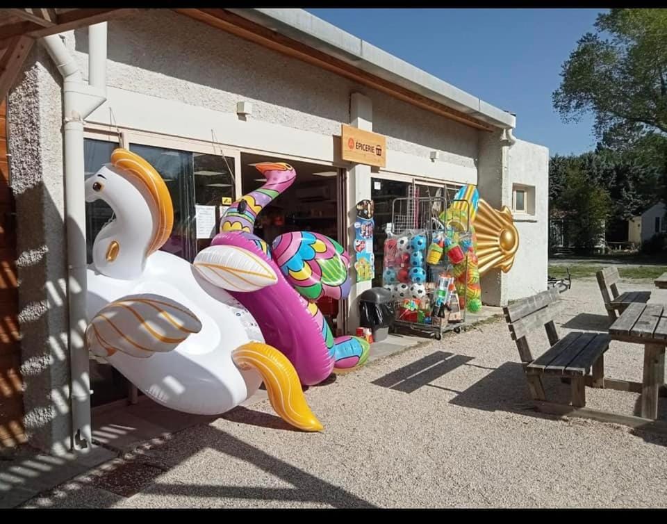 Supermarket/grocery shop