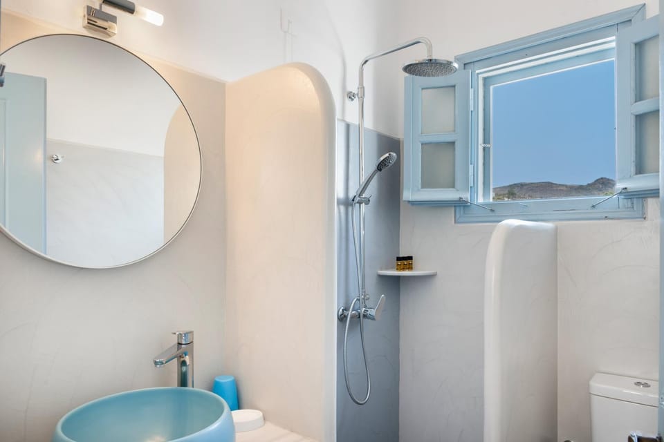 Bathroom, Living room