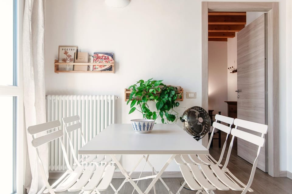 Casa Luna by Quokka 360 - City Centre Stay with Cathedral View Apartment in Como