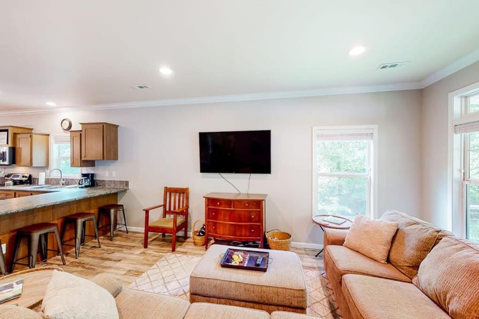 Hilltop Hideaway House in Woodfin