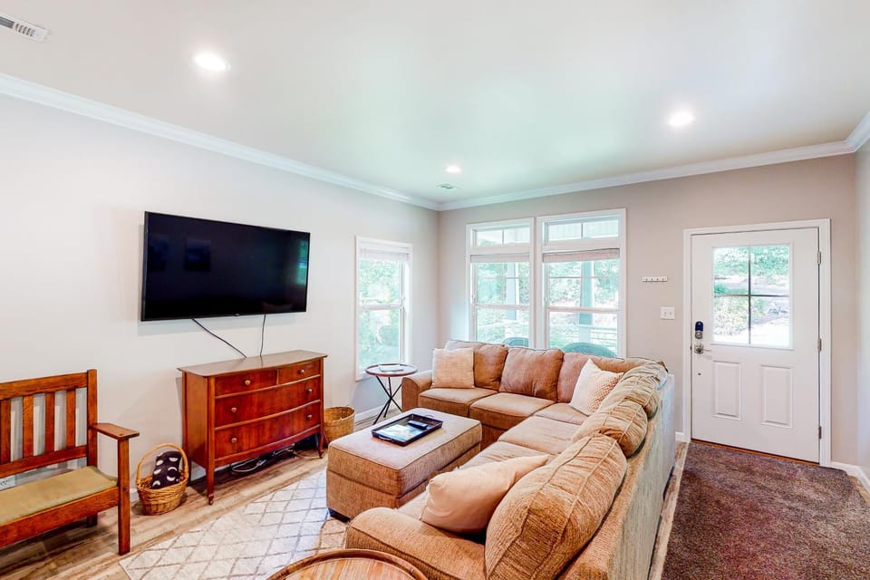 Hilltop Hideaway House in Woodfin