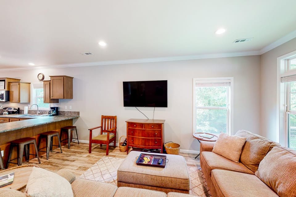 Hilltop Hideaway House in Woodfin