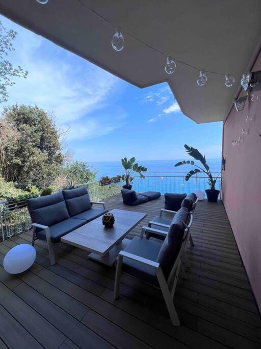 Day, Natural landscape, View (from property/room), Balcony/Terrace, Dining area, Sea view, sunbed