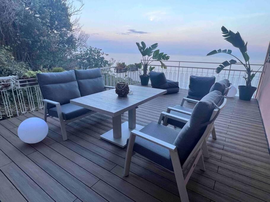 Day, Natural landscape, View (from property/room), Balcony/Terrace, Seating area, Dining area, Sea view