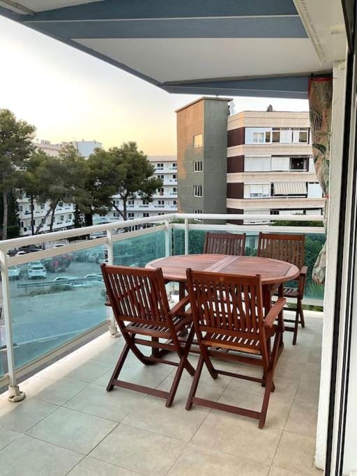 Property building, Patio, Day, Balcony/Terrace, Dining area