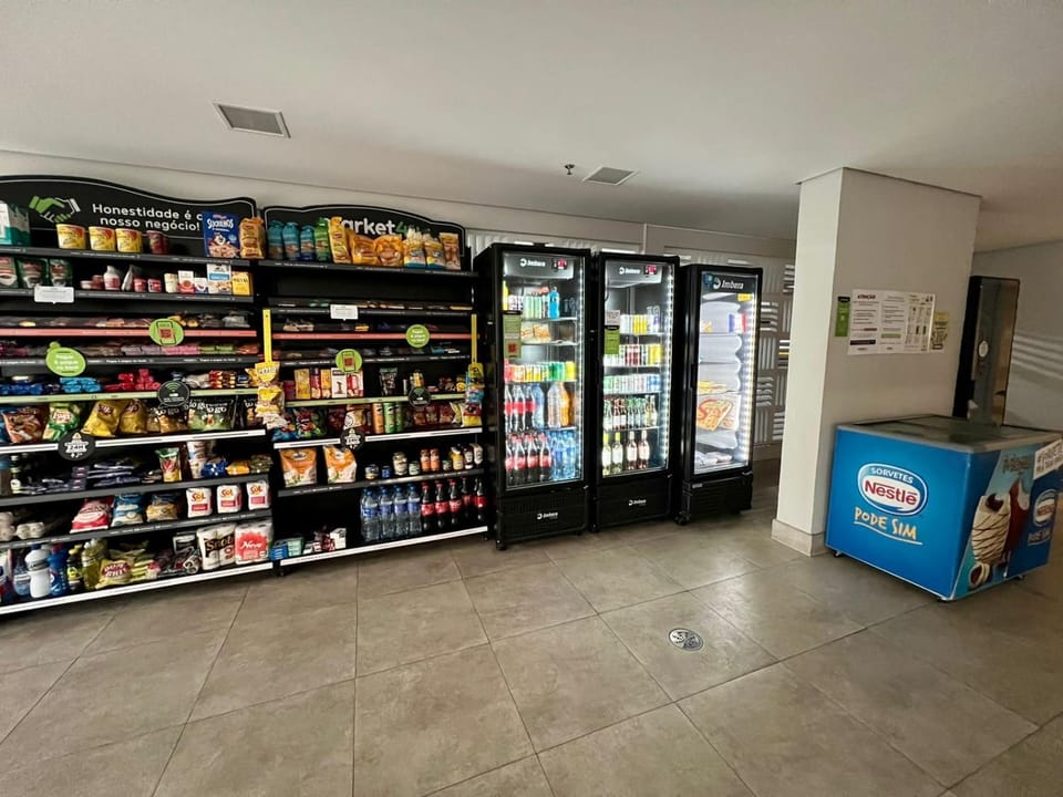 On-site shops, Supermarket/grocery shop, Shopping Area, vending machine