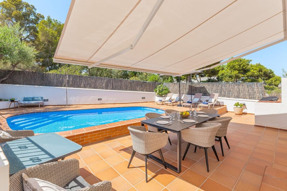 Property building, Balcony/Terrace, Living room, Swimming pool