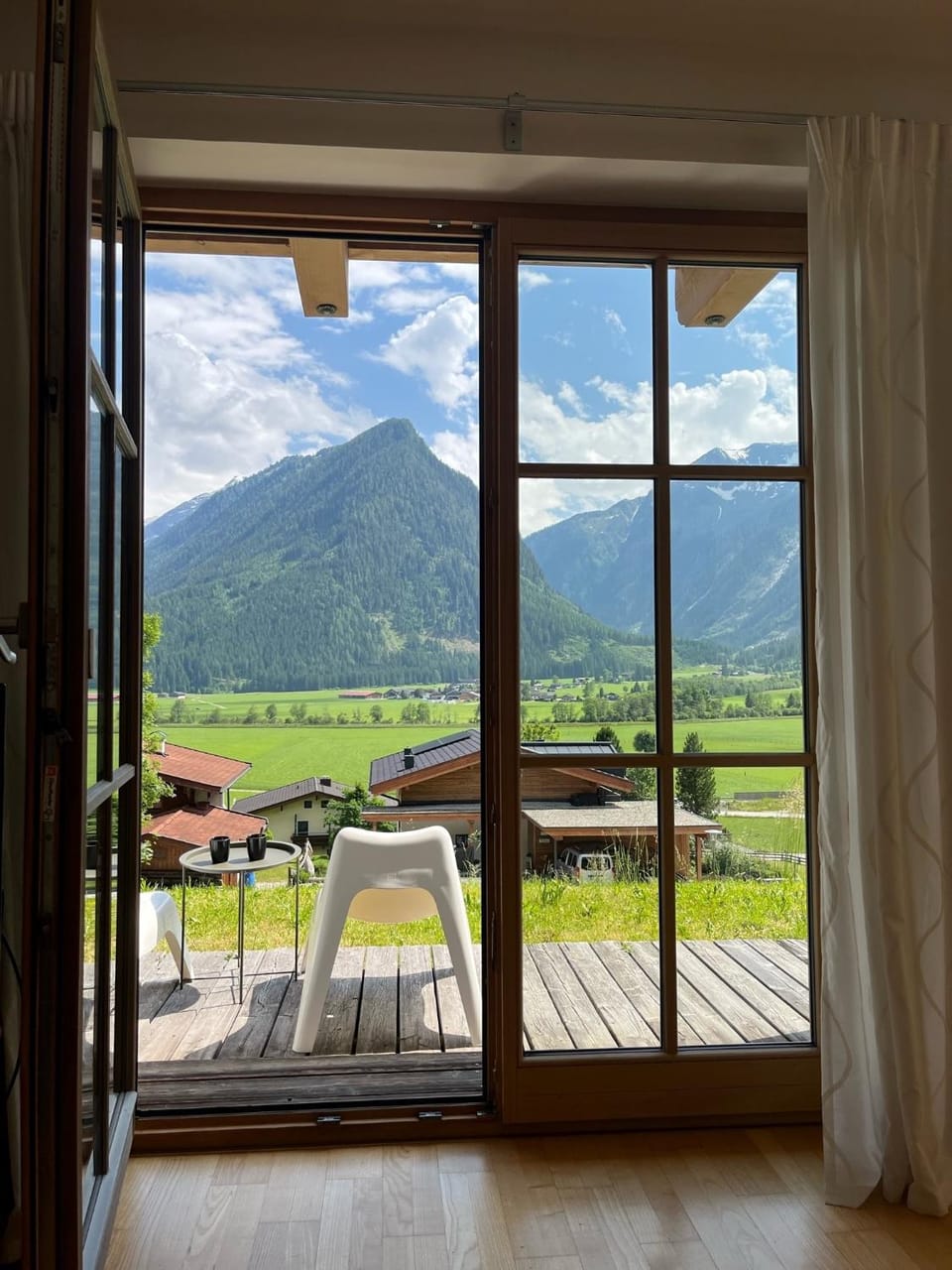 Spring, Balcony/Terrace, Mountain view