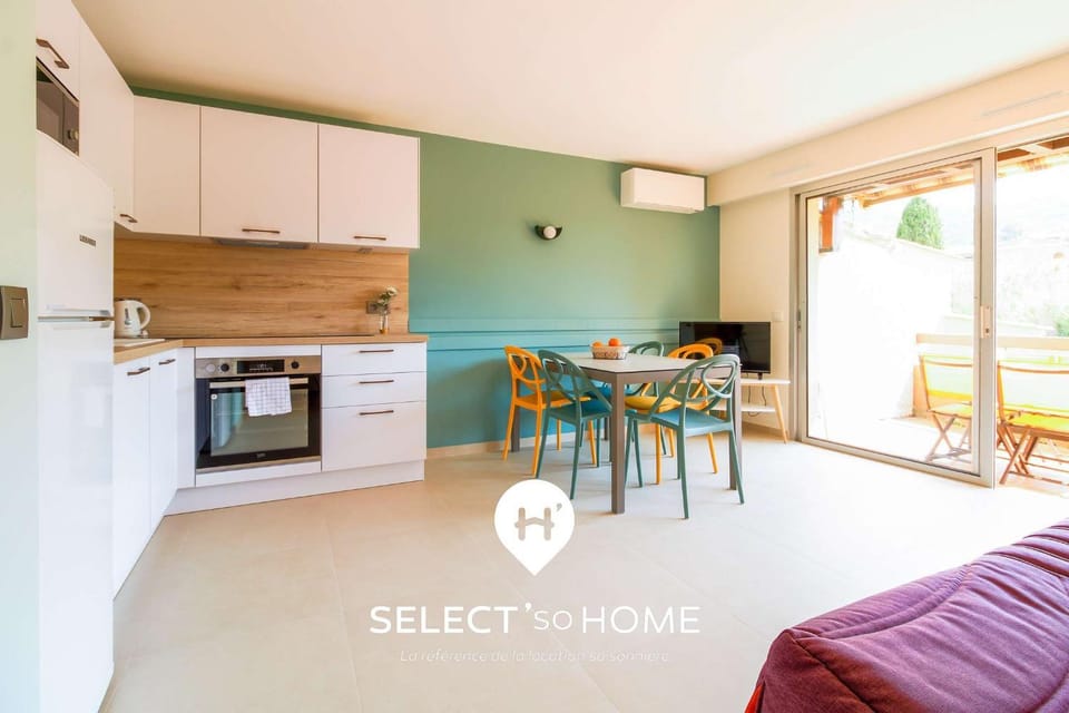 Living room, Seating area, Dining area, dishwasher, oven, stove, air conditioner