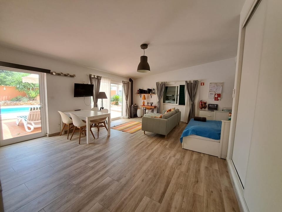 Living room, Dining area, Swimming pool