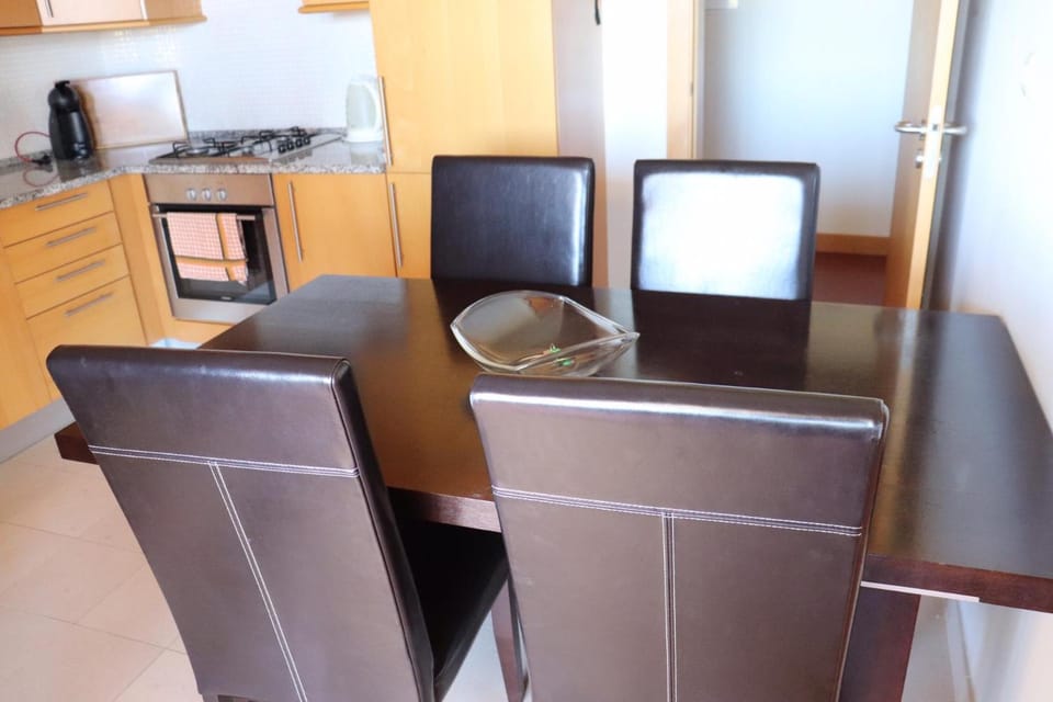 Kitchen or kitchenette, Dining area, stove