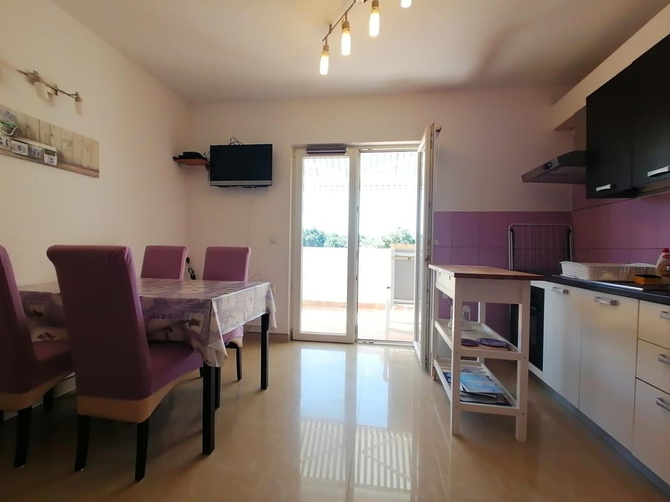 TV and multimedia, Kitchen or kitchenette, Living room, Dining area