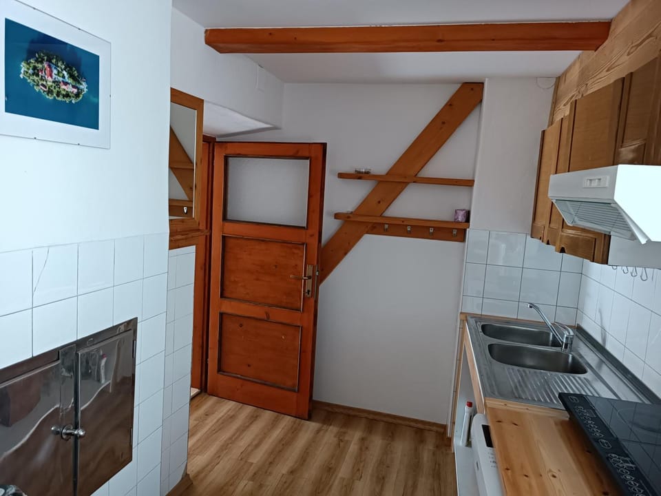 Kitchen or kitchenette, Communal kitchen