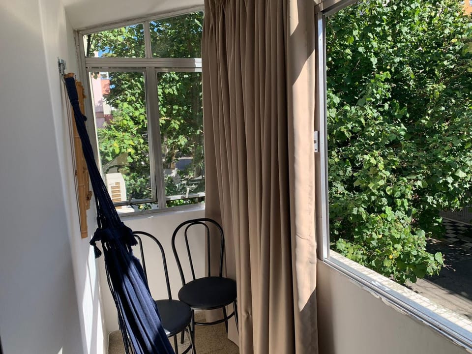 Apartamento Praia das Astúrias, 2 minutos de caminhada para praia, piscina, garagem demarcada, cama Queen Apartment in State of São Paulo