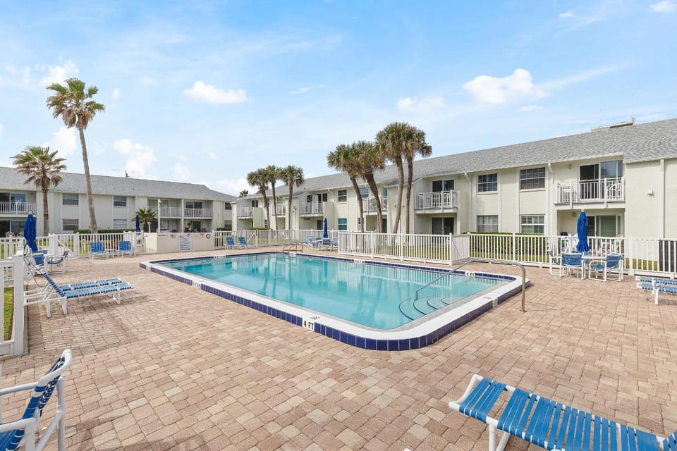 Colony Beach Club 139 House in Edgewater