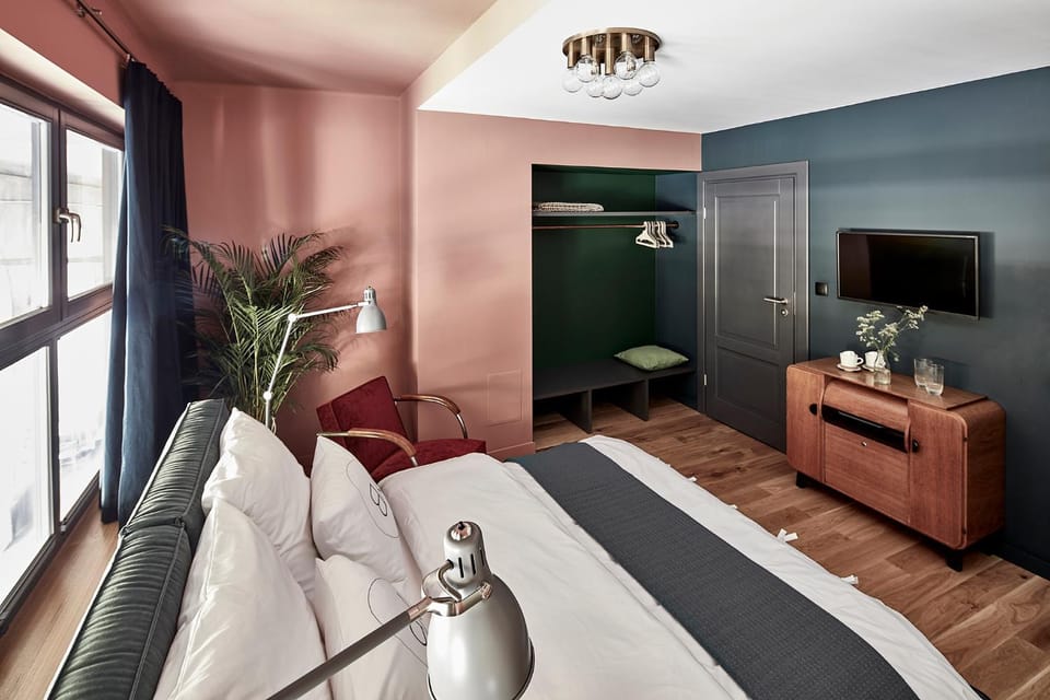 Bed, TV and multimedia, Photo of the whole room, furniture, wardrobe
