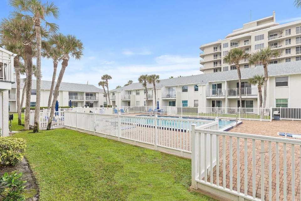 Colony Beach Club 120 House in Edgewater