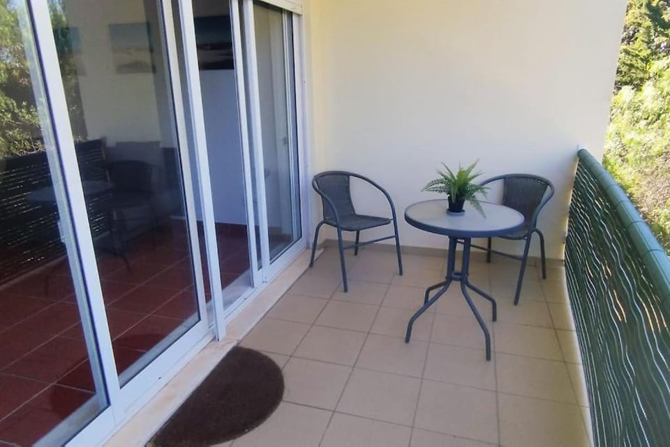 View (from property/room), Balcony/Terrace, Dining area