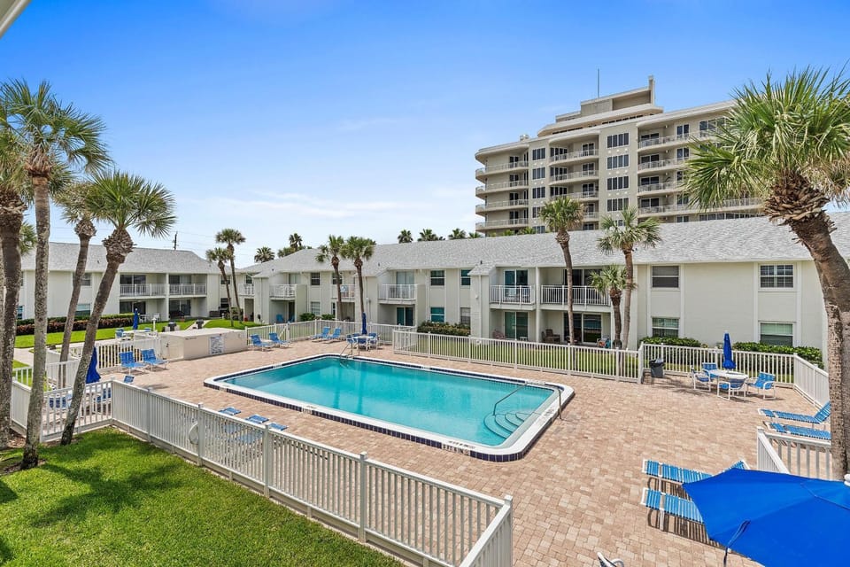 Colony Beach Club 220 House in Edgewater