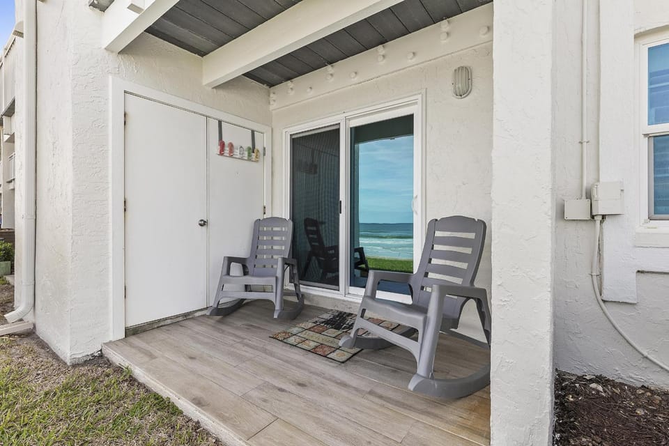 Colony Beach Club 125 House in Edgewater