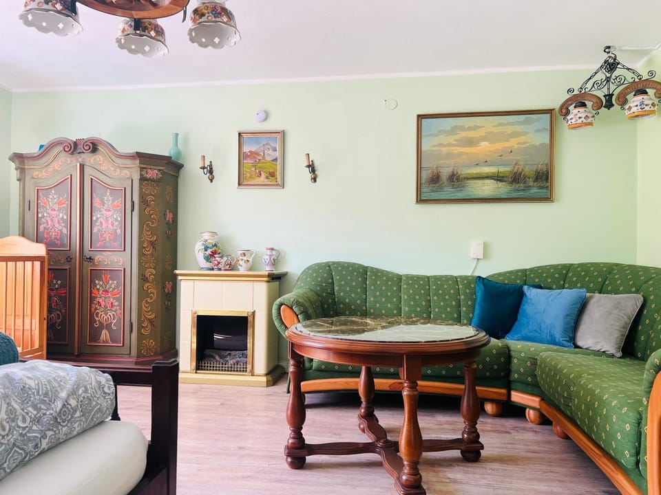 Seating area, Bedroom, flat iron, wardrobe
