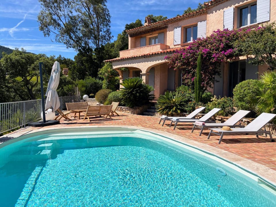 Villa les santons vue panoramique mer Golfe de Saint Tropez 4 étoiles Villa in Cavalaire-sur-Mer