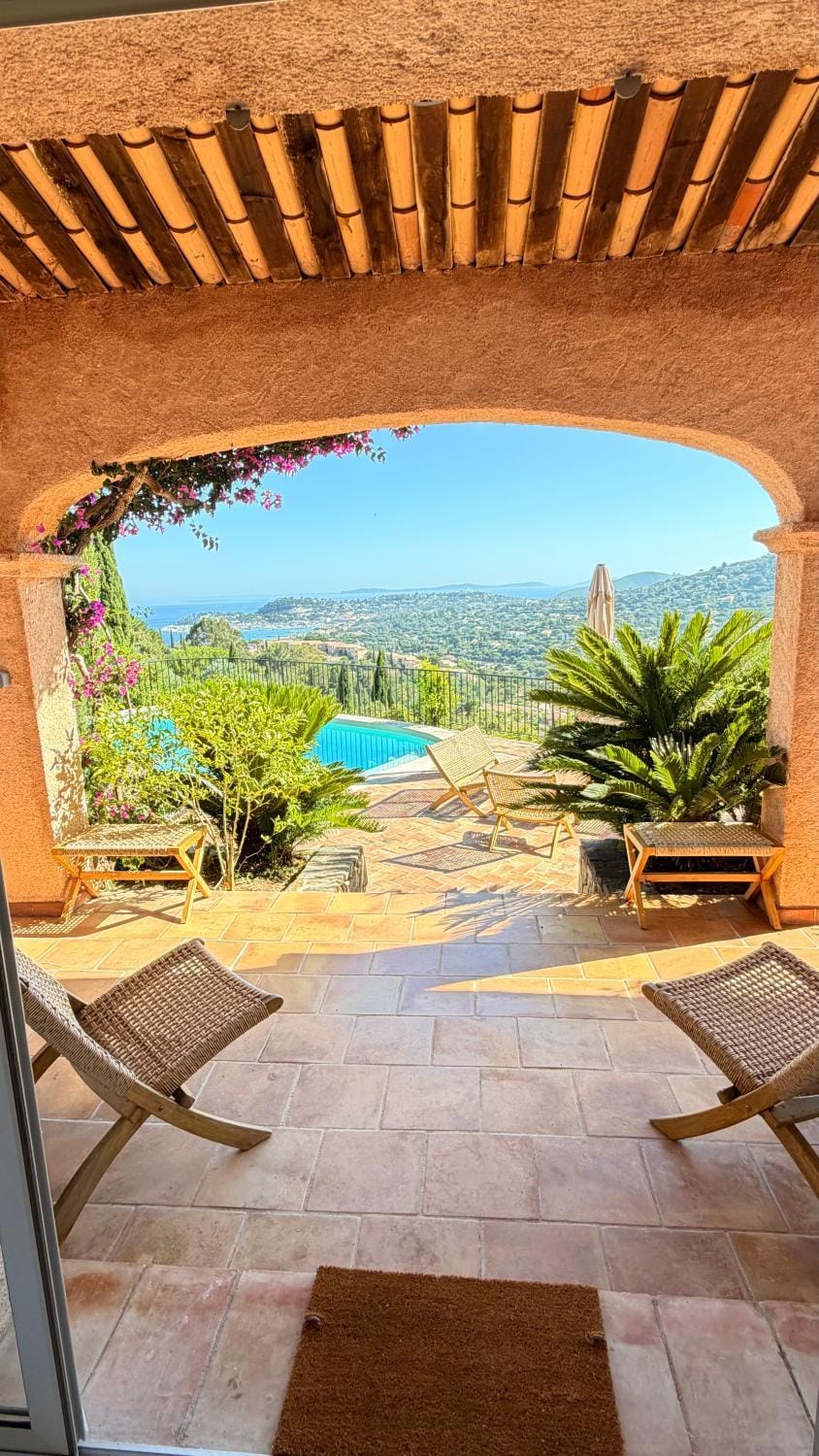 Patio, Natural landscape, View (from property/room), Balcony/Terrace, Mountain view, Pool view, Sea view, Swimming pool, sunbed