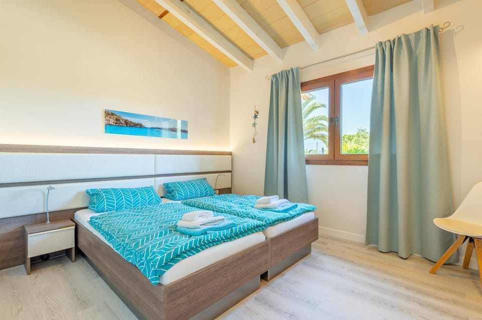 Property building, Living room, Bedroom
