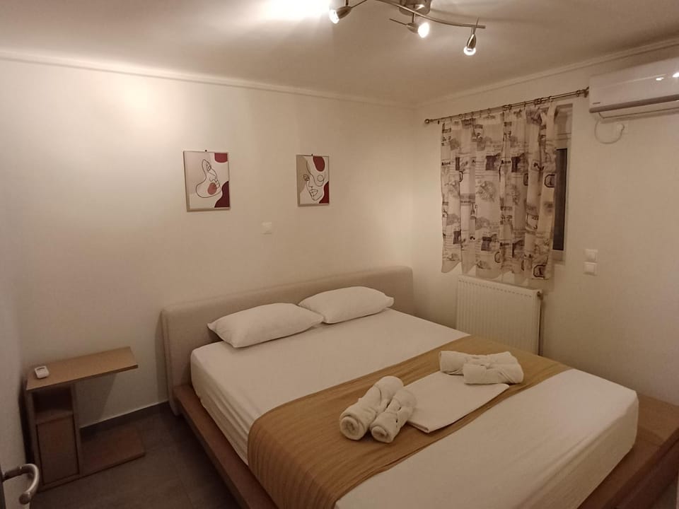 Bed, Bedroom, towels, wardrobe, air conditioner