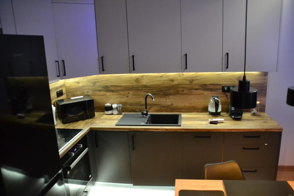 Coffee/tea facilities, Kitchen or kitchenette, minibar, stove