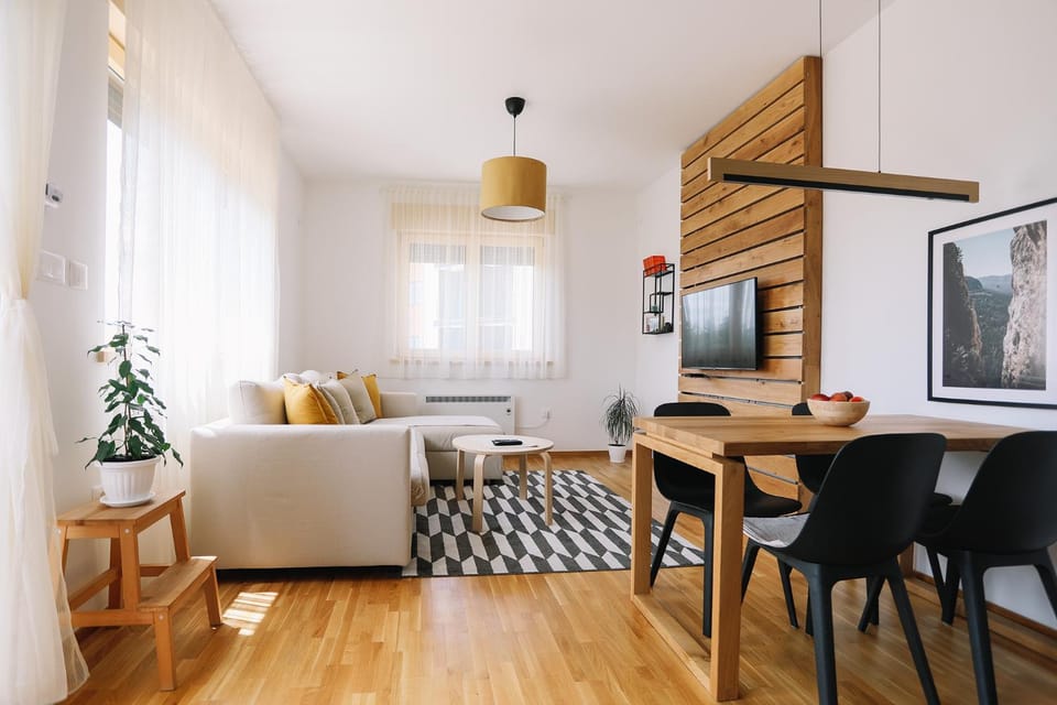 Communal lounge/ TV room, TV and multimedia, Living room, Seating area, Dining area, Evening entertainment
