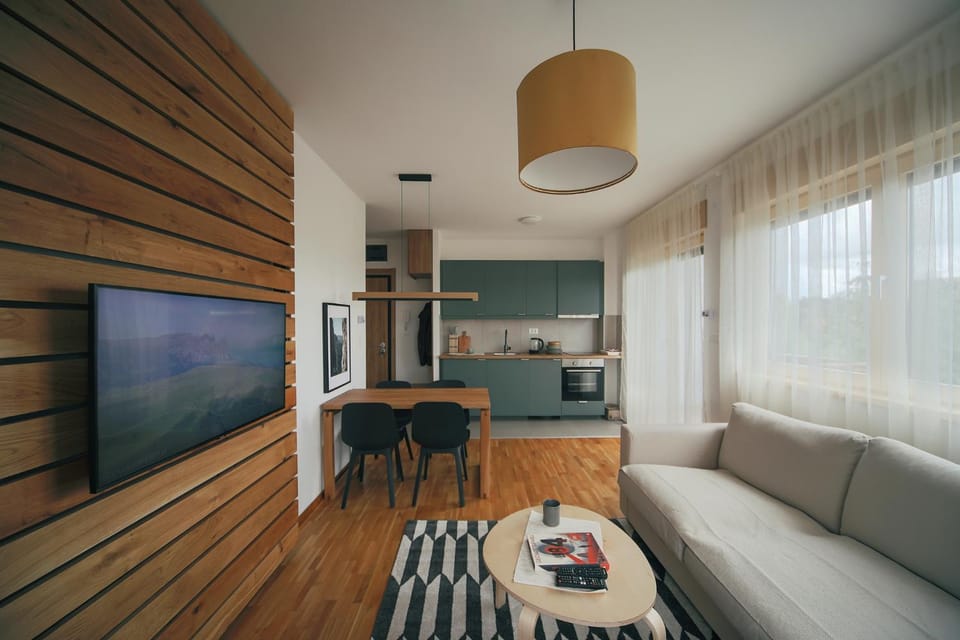 TV and multimedia, Coffee/tea facilities, Living room, Seating area, Dining area, Evening entertainment