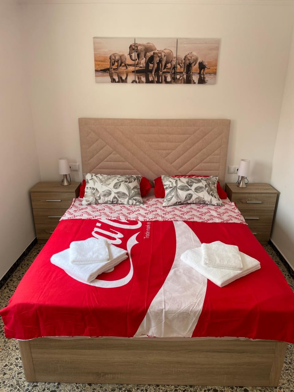 Bed, Photo of the whole room, Bedroom, towels