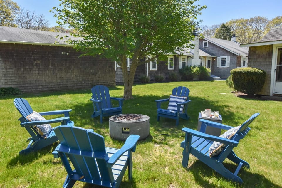 Spacious Beach House 6 Min Walk to Beach House in East Falmouth