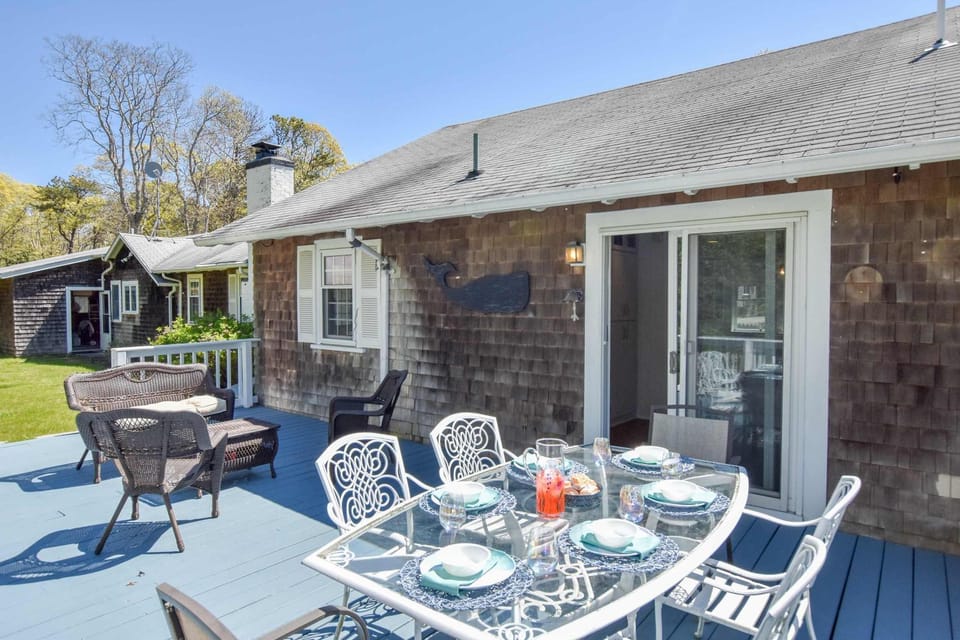 Spacious Beach House 6 Min Walk to Beach House in East Falmouth