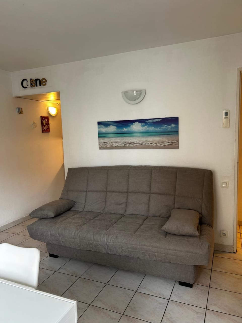 Joli appart Port Azur Climatisé à GOLFE -JUAN en front de mer Apartment in Antibes