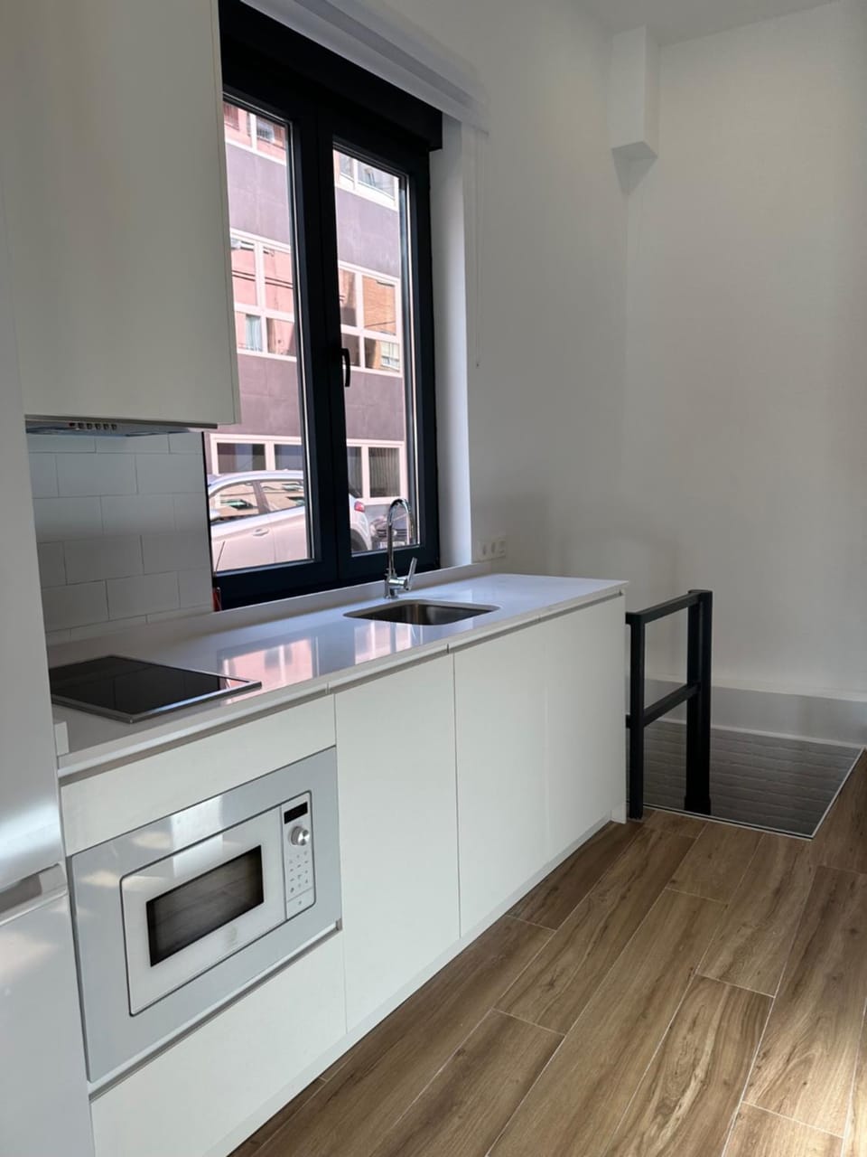 Kitchen or kitchenette, minibar, stove