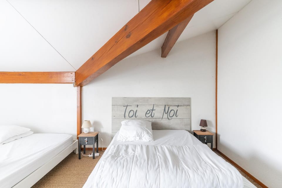 Property building, Living room, Bedroom