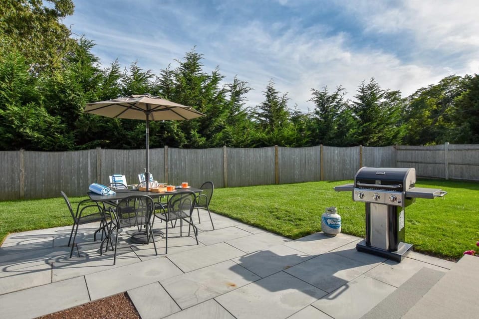 1 min drive to Rock Harbor 2 min to Town House in Orleans