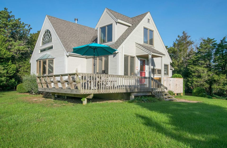 Private Beach and Roof Top Deck House in Orleans
