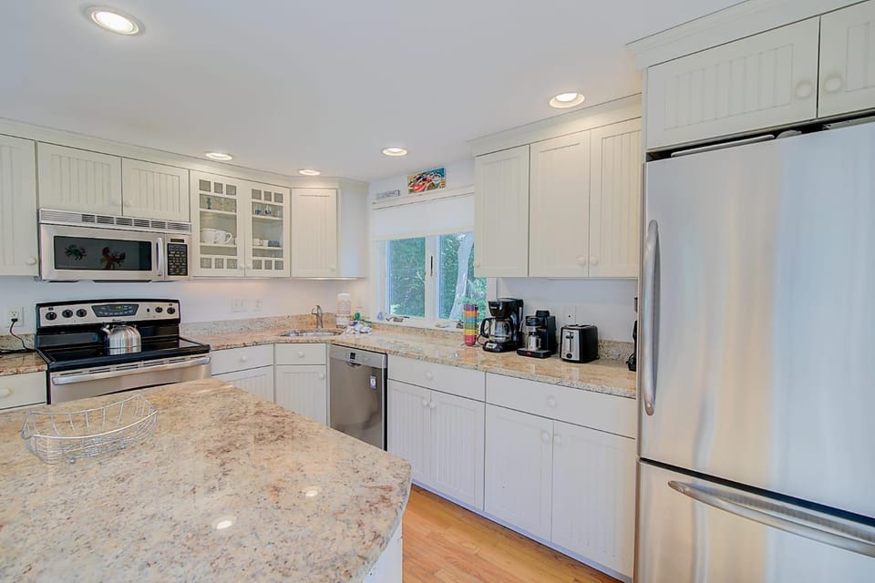 Stunning Bay Views by Beach Dog Friendly House in North Eastham