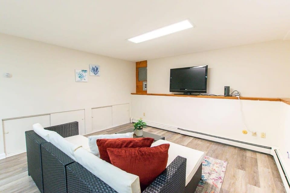 Stylish Home Dog Friendly Close to Beach House in West Yarmouth