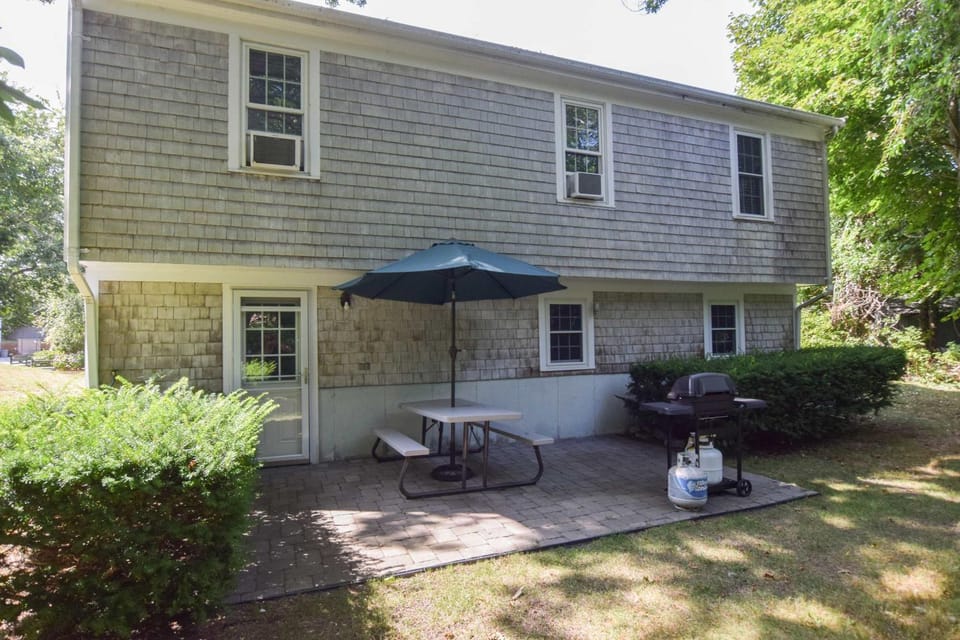 Stylish Home Dog Friendly Close to Beach House in West Yarmouth
