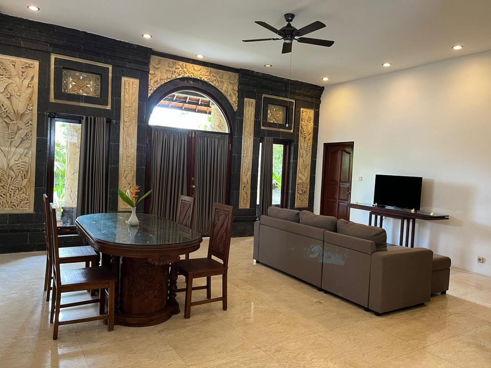 Communal lounge/ TV room, Living room
