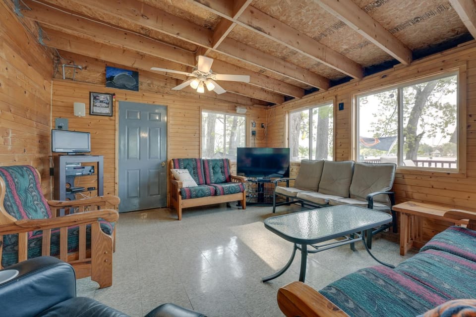 Decatur House: Fishing, Skiing, & Golfing! House in Michigan