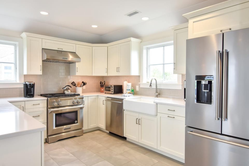 Gorgeous Architectural Home w Water Views House in North Eastham