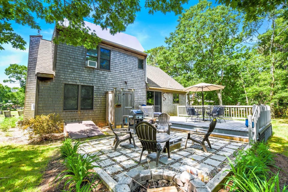 Updated Home on Bayside of Eastham! House in North Eastham