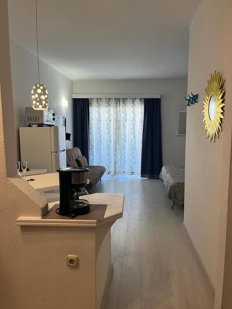 Photo of the whole room, hair dresser